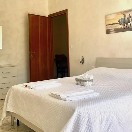 Le - Suites, Center! Guest house