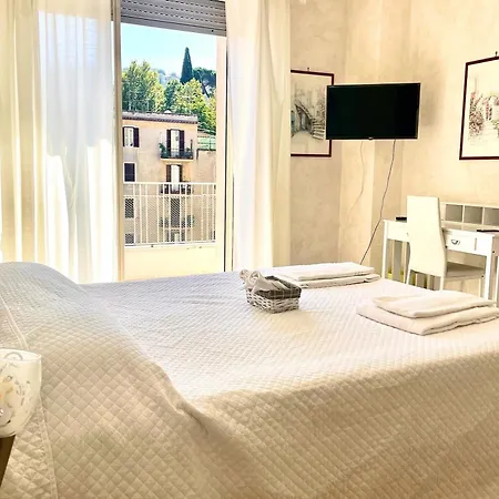 Le - Suites, Center! Guest house